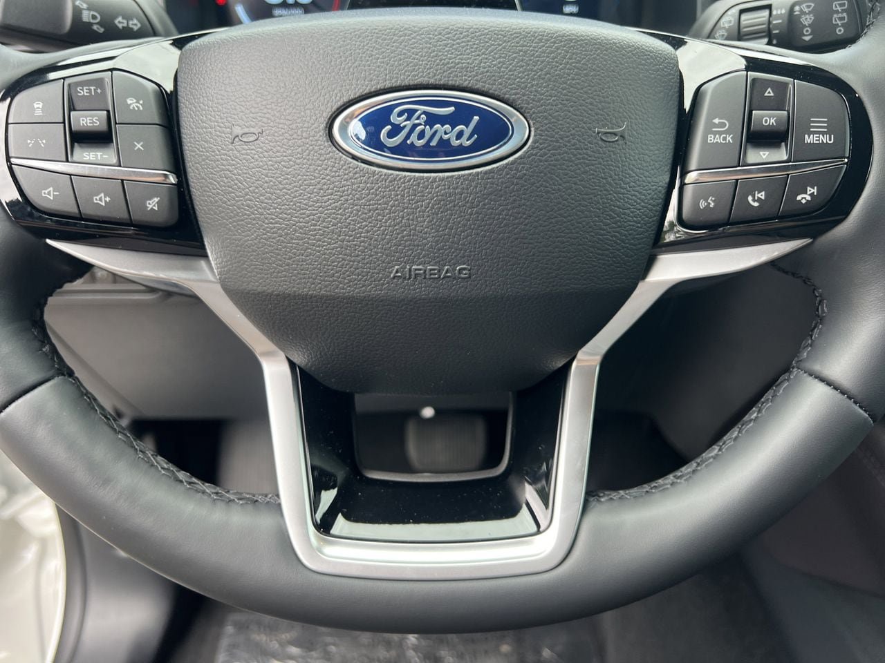 New 2026 Ford Explorer Platinum RWD image 9