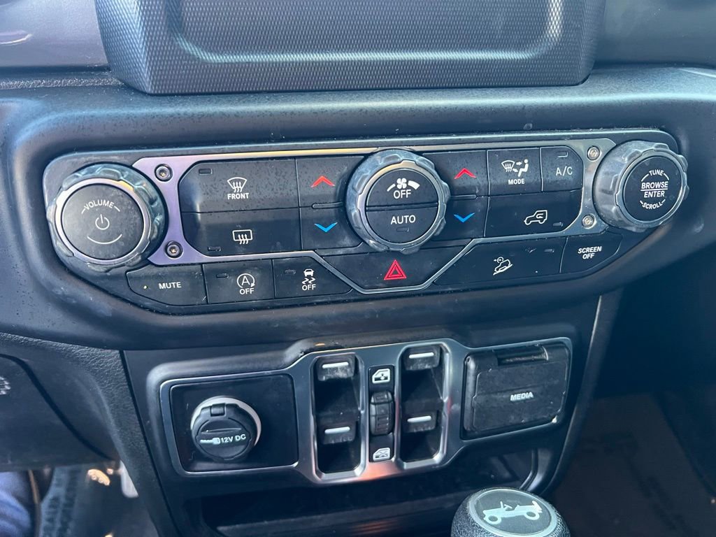 Used 2019 Jeep Wrangler Unlimited Sahara image 28