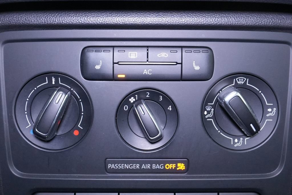 Used 2012 Volkswagen Beetle Turbo FWD image 28