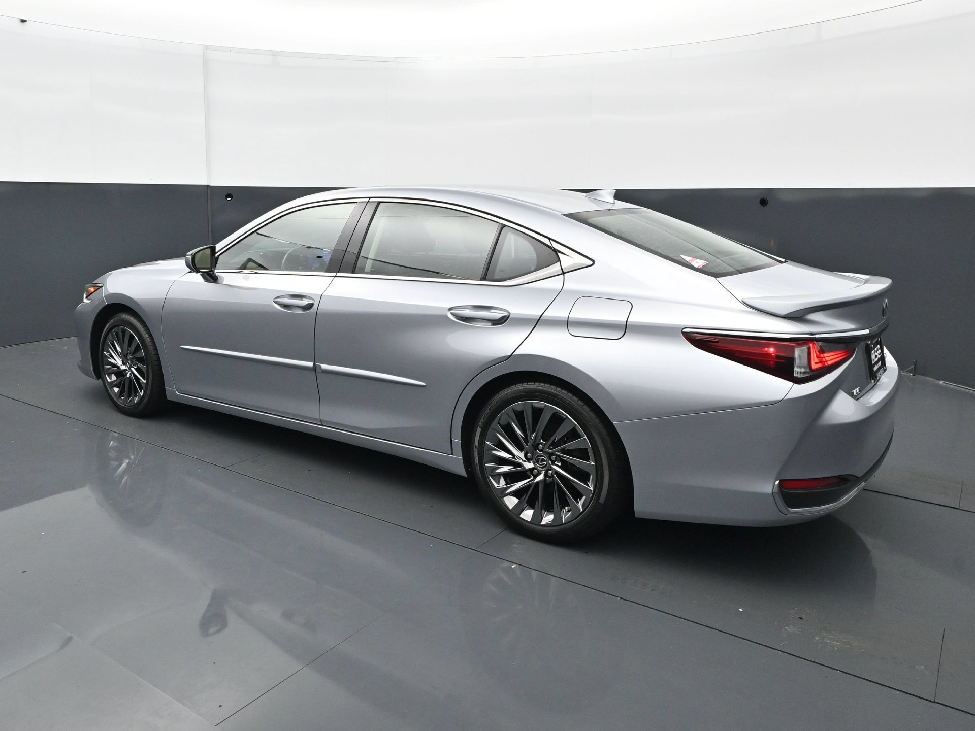 Used 2025 Lexus ES 300h FWD image 4