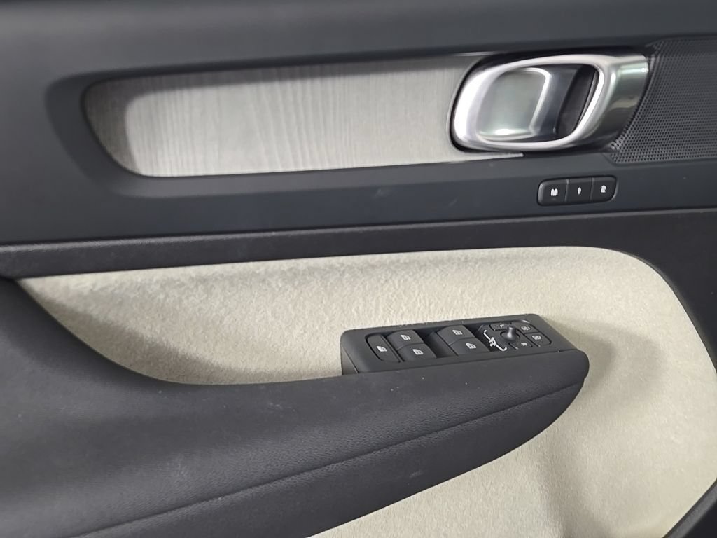 Certified 2026 Volvo XC40 B5 Plus AWD/4WD image 23