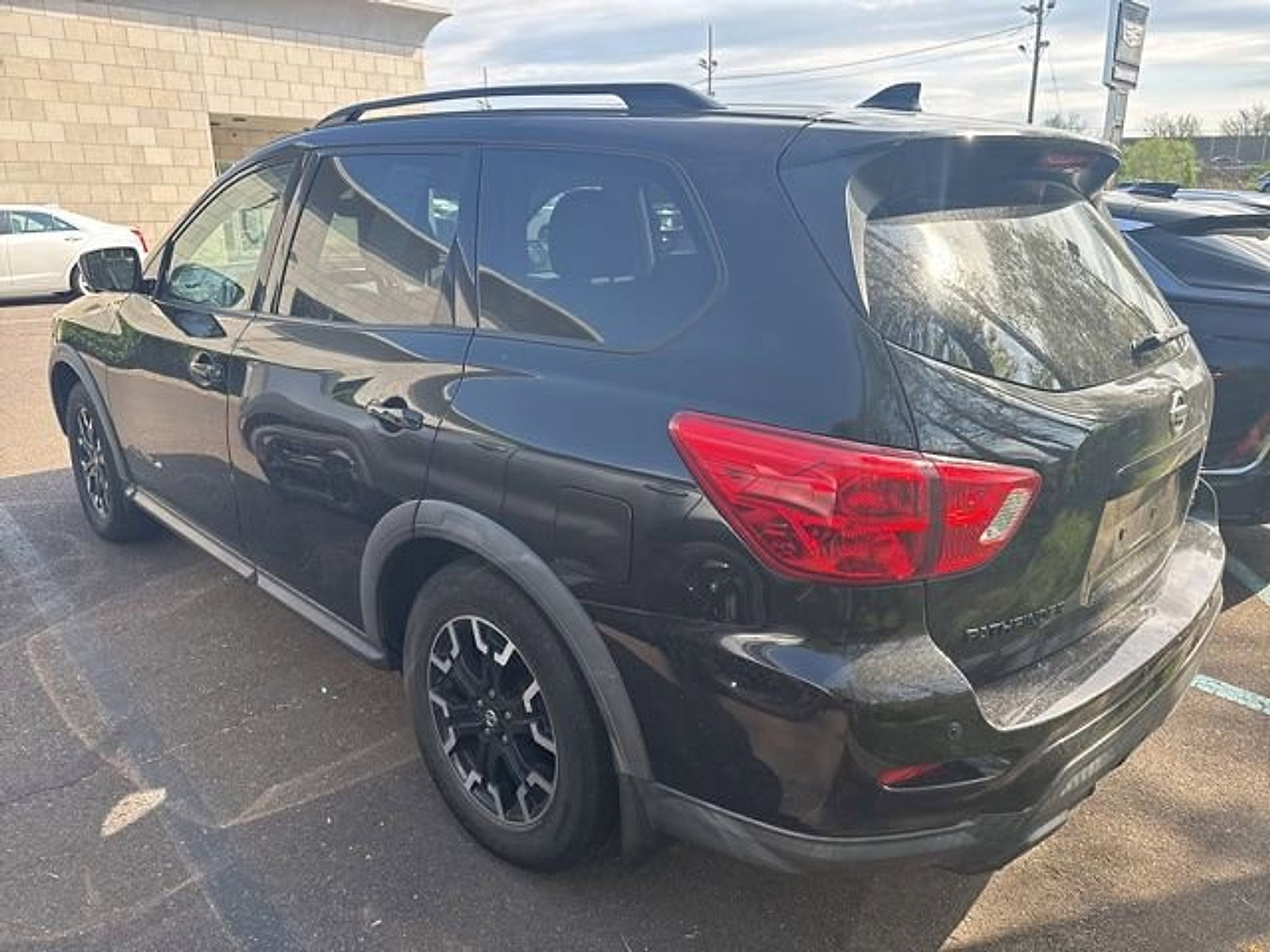 Used 2020 Nissan Pathfinder SL w/ Rock Creek Edition AWD/4WD image 3
