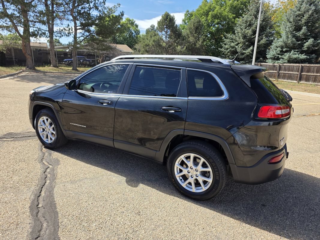 Used 2014 Jeep Cherokee Latitude w/ Cold Weather Group AWD/4WD image 3