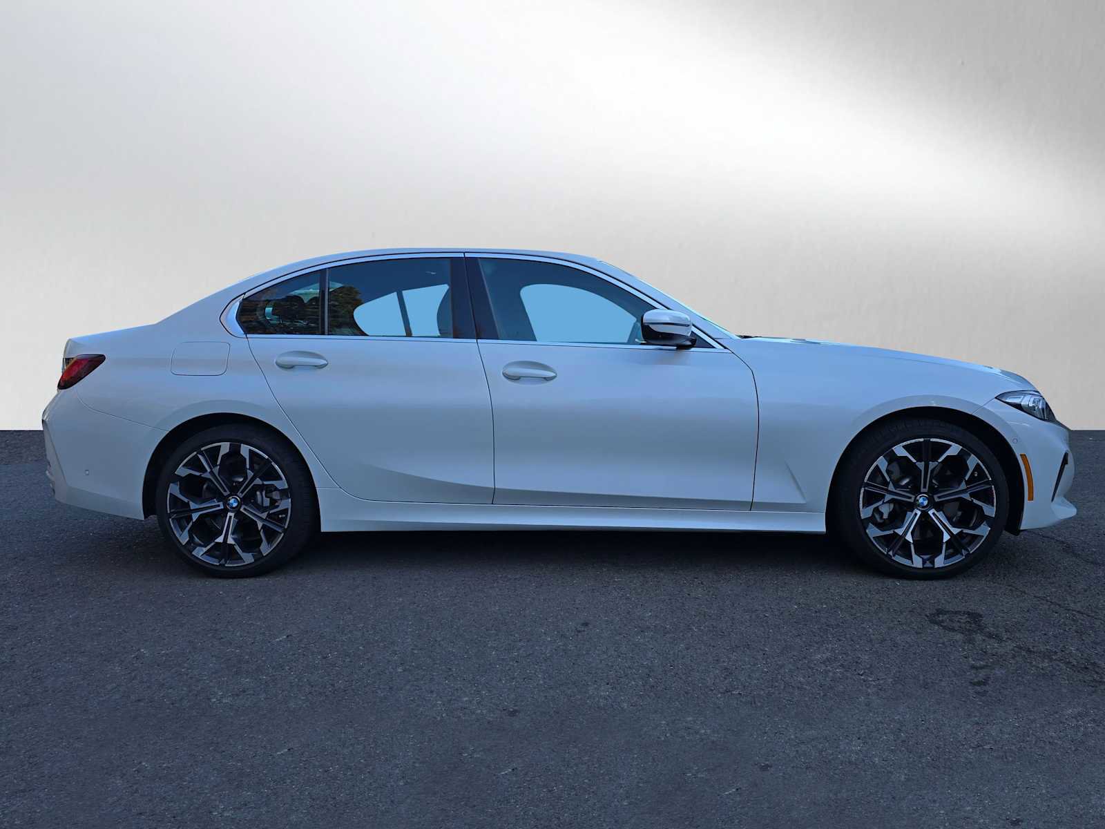 Used 2025 BMW 330i xDrive Sedan w/ M Sport Package image 2