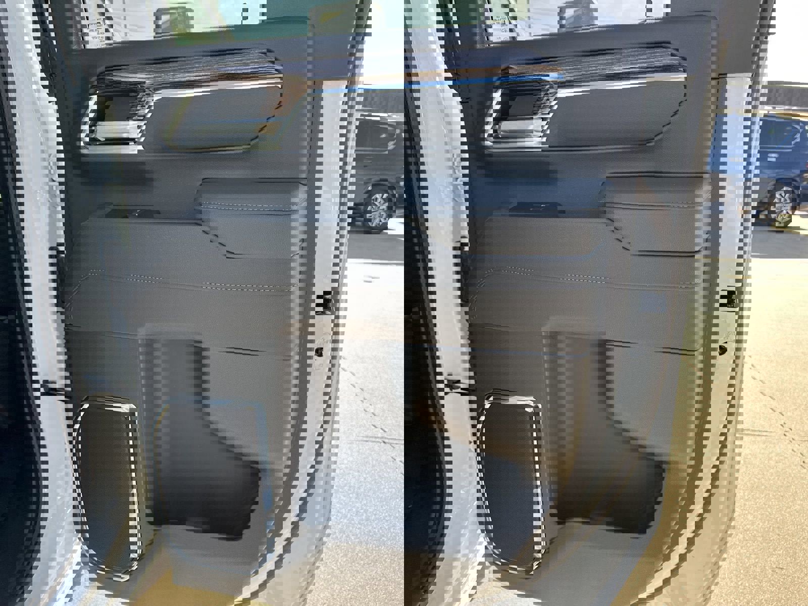 New 2025 GMC Sierra 2500 SLE w/ SLE Value Package; image 18