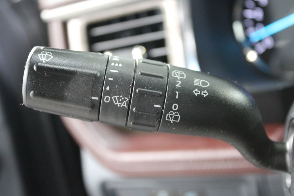 Used 2022 Ford Expedition Max Limited image 44