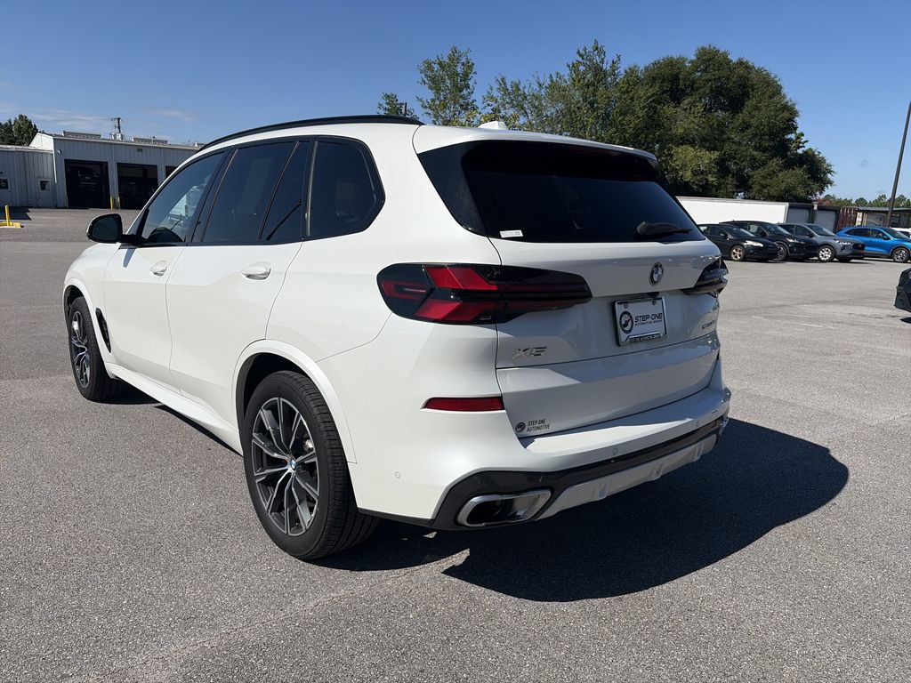 Used 2025 BMW X5 sDrive40i w/ M Sport Package RWD image 5