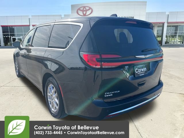 Used 2024 Chrysler Pacifica Touring-L FWD image 3