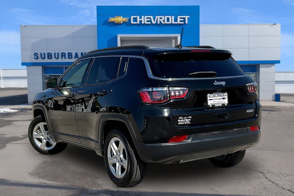 Used 2024 Jeep Compass Latitude AWD/4WD image 3