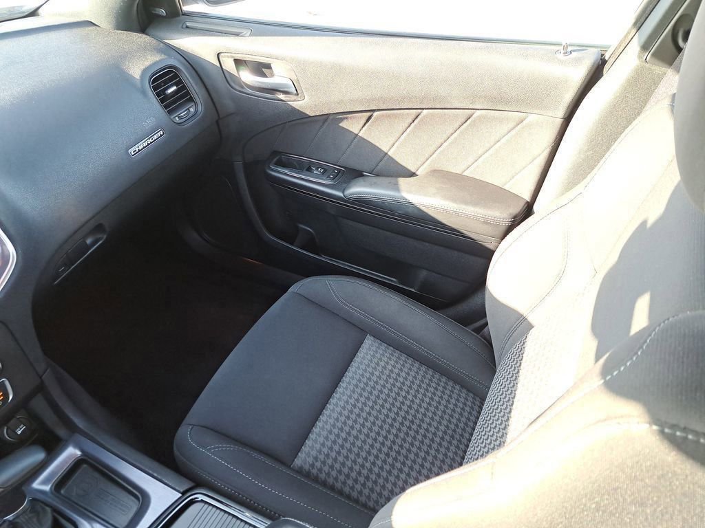 Used 2018 Dodge Charger SXT Plus w/ Blacktop Package image 12