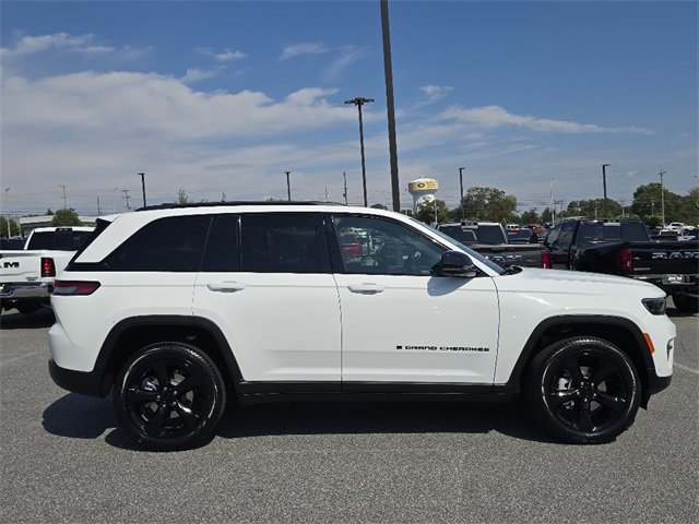 New 2025 Jeep Grand Cherokee Limited image 2