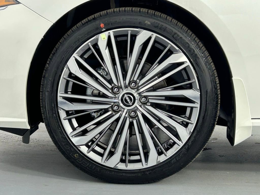 Used 2025 Nissan Altima 2.5 SL FWD image 34