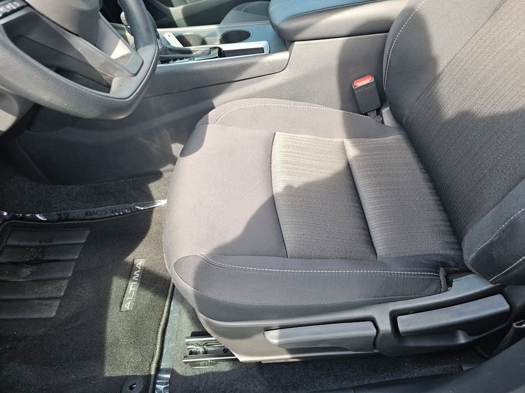 Used 2025 Nissan Altima 2.5 S FWD image 12