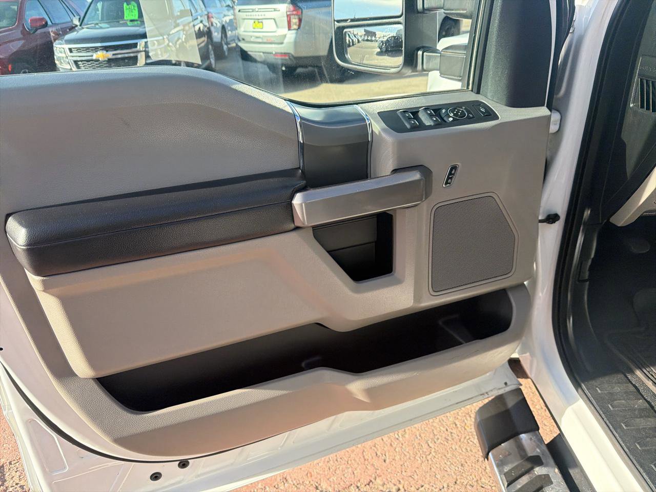 Used 2018 Ford F350 XLT w/ XLT Premium Package AWD/4WD image 12