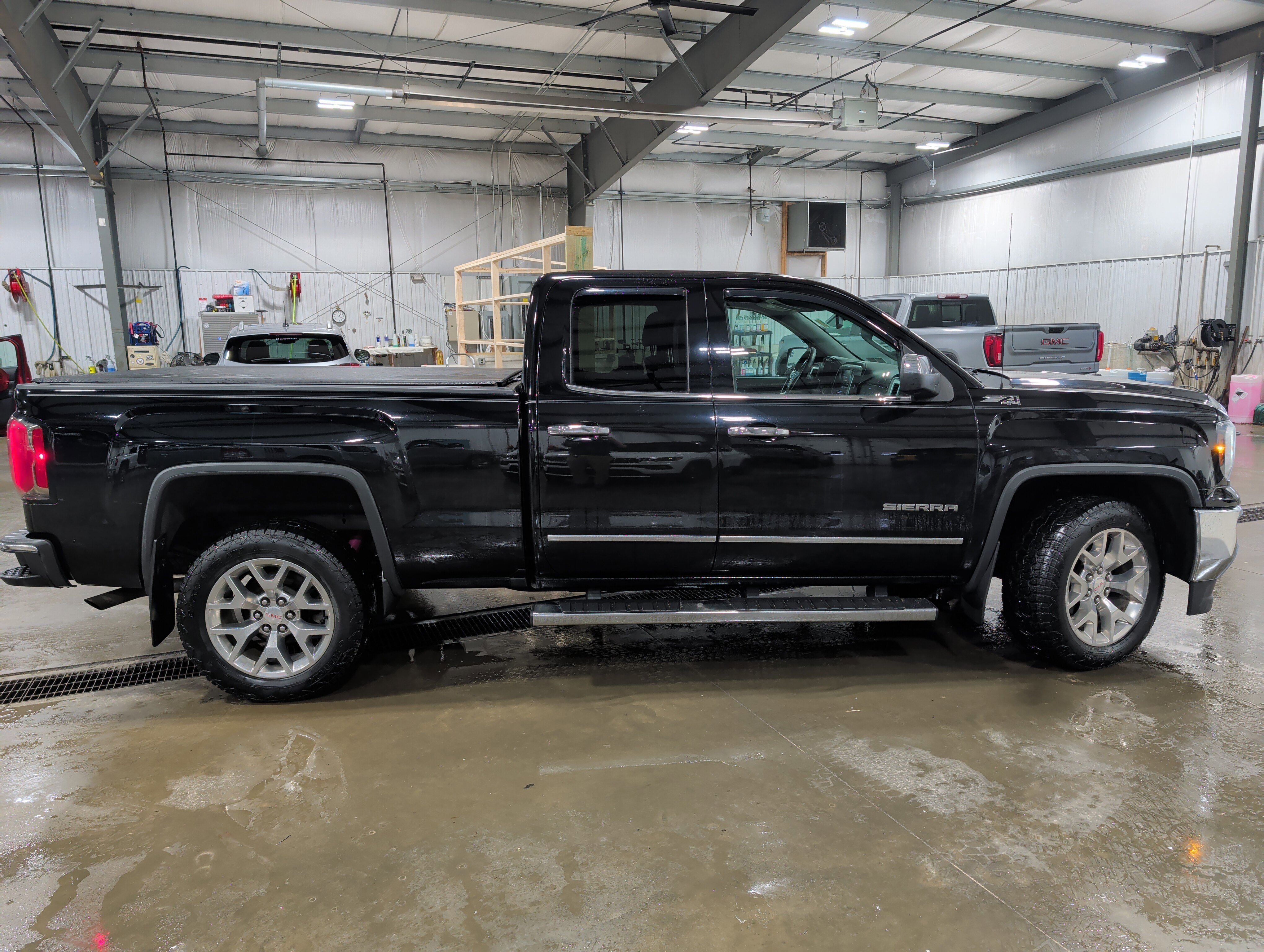 Used 2018 GMC Sierra 1500 SLT w/ SLT Premium Package image 2