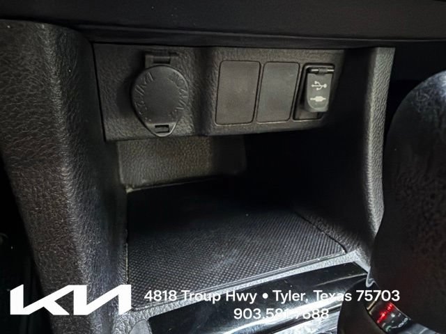 Used 2015 Toyota Corolla LE FWD image 19