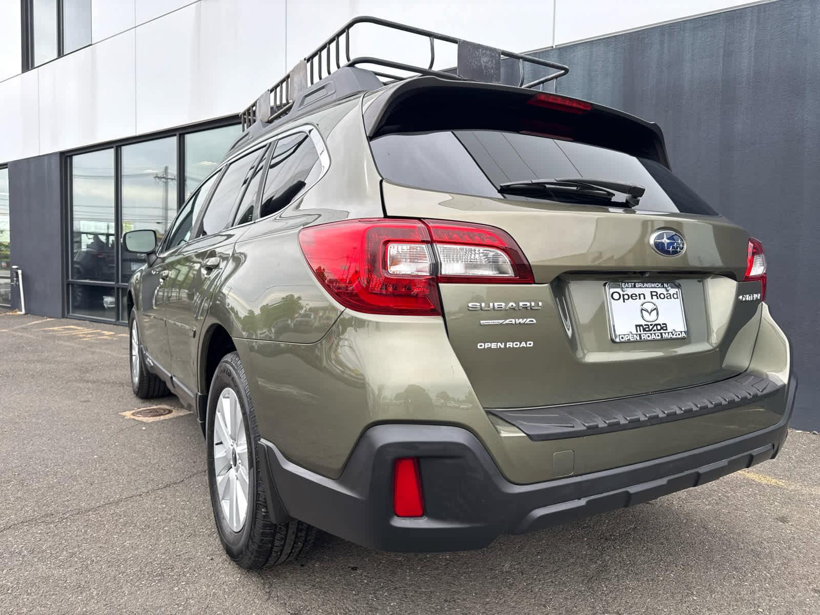 Used 2018 Subaru Outback 2.5i Premium AWD/4WD image 4