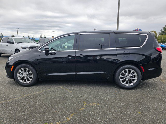 New 2026 Chrysler Pacifica Limited FWD image 6
