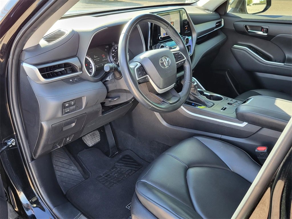 Used 2023 Toyota Highlander XLE image 16