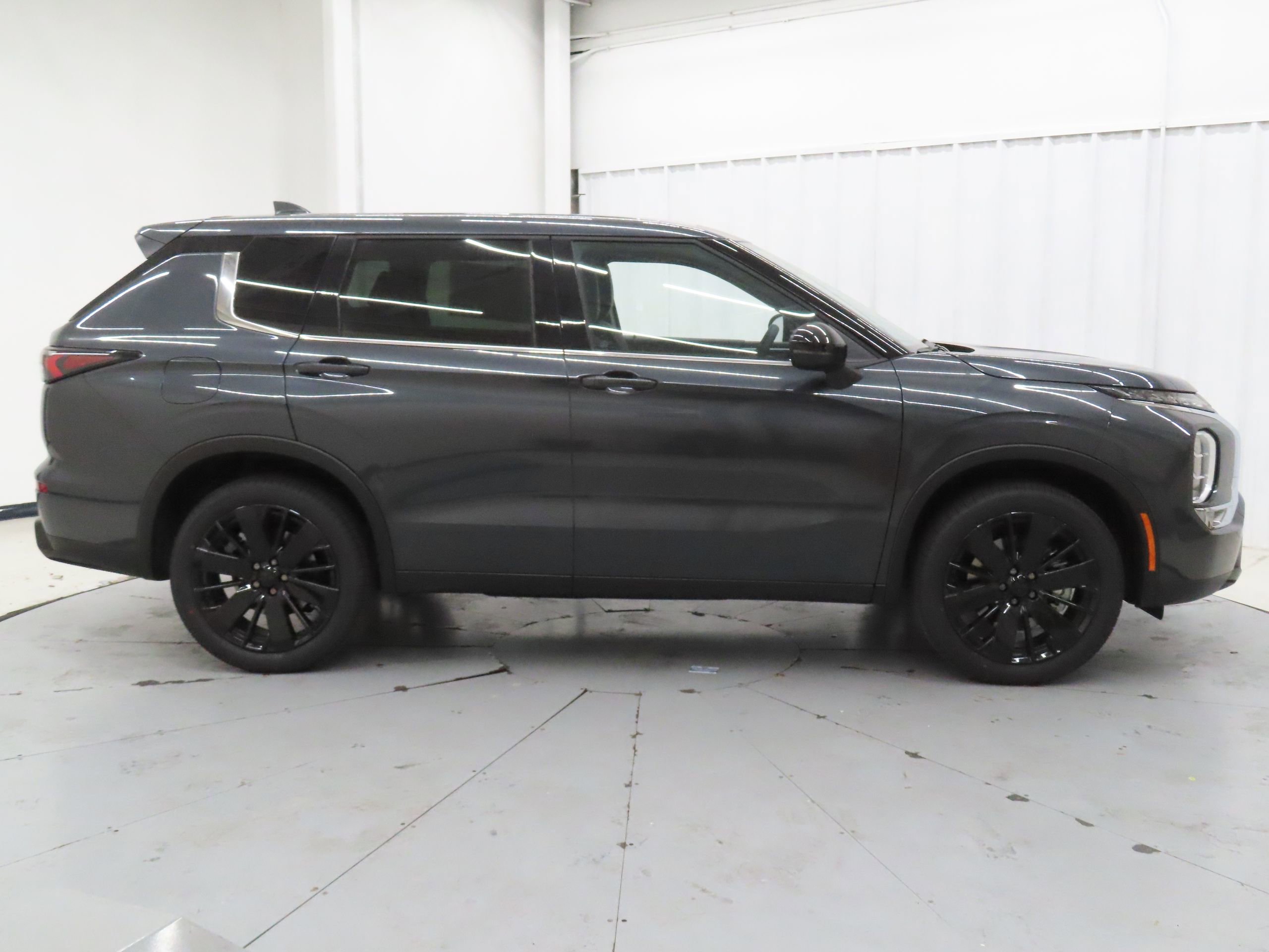 New 2026 Mitsubishi Outlander LE video 2