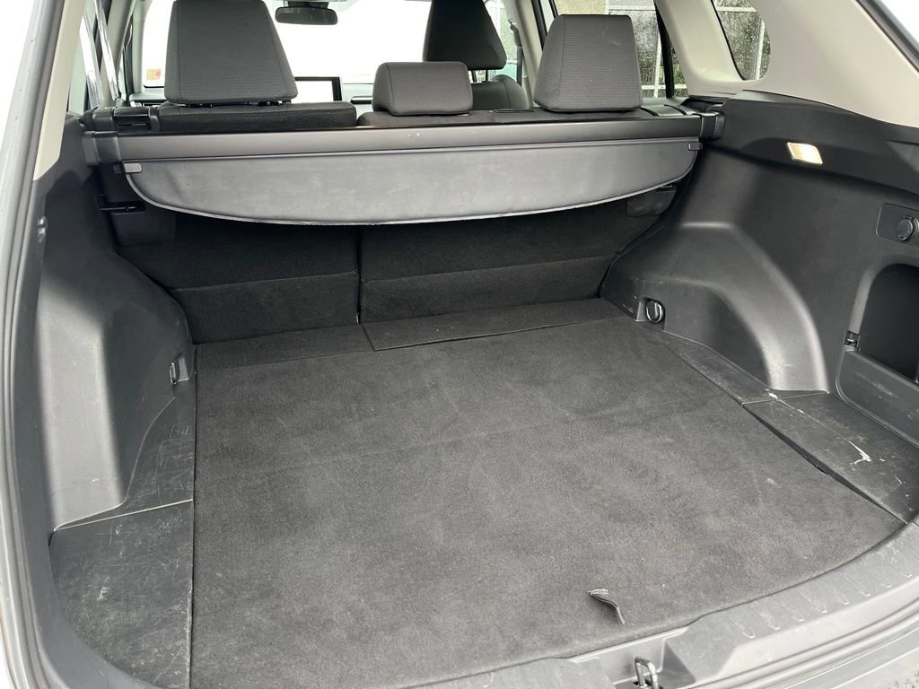 Used 2025 Toyota RAV4 XLE image 24