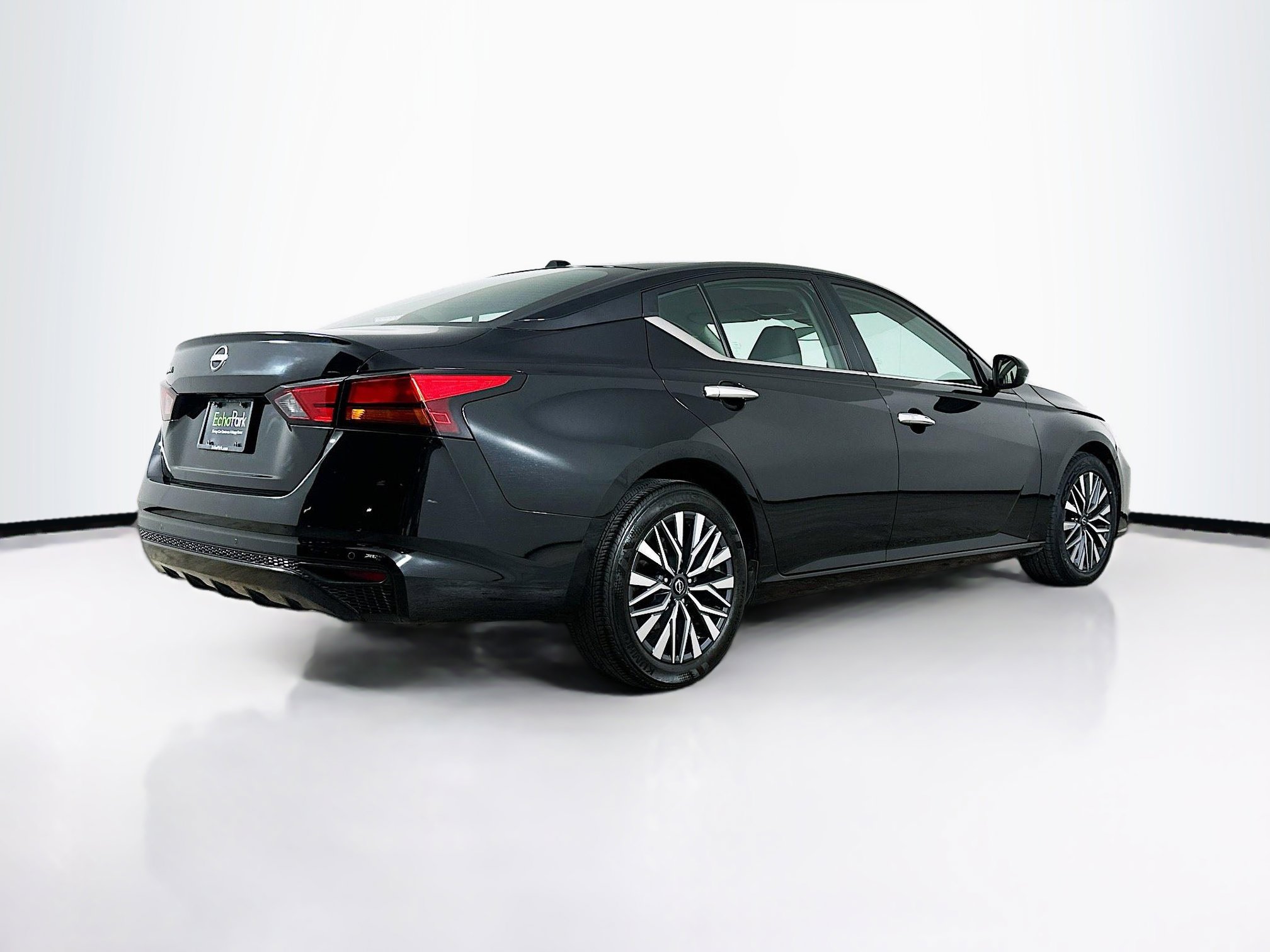 Used 2025 Nissan Altima 2.5 SV FWD image 9