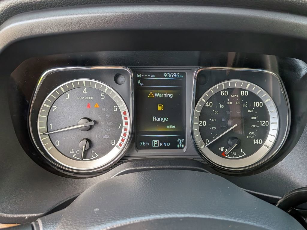 Used 2018 Nissan Titan SL w/ Chrome Package image 14