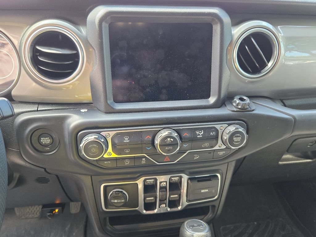 Used 2019 Jeep Wrangler Unlimited Sahara AWD/4WD image 14