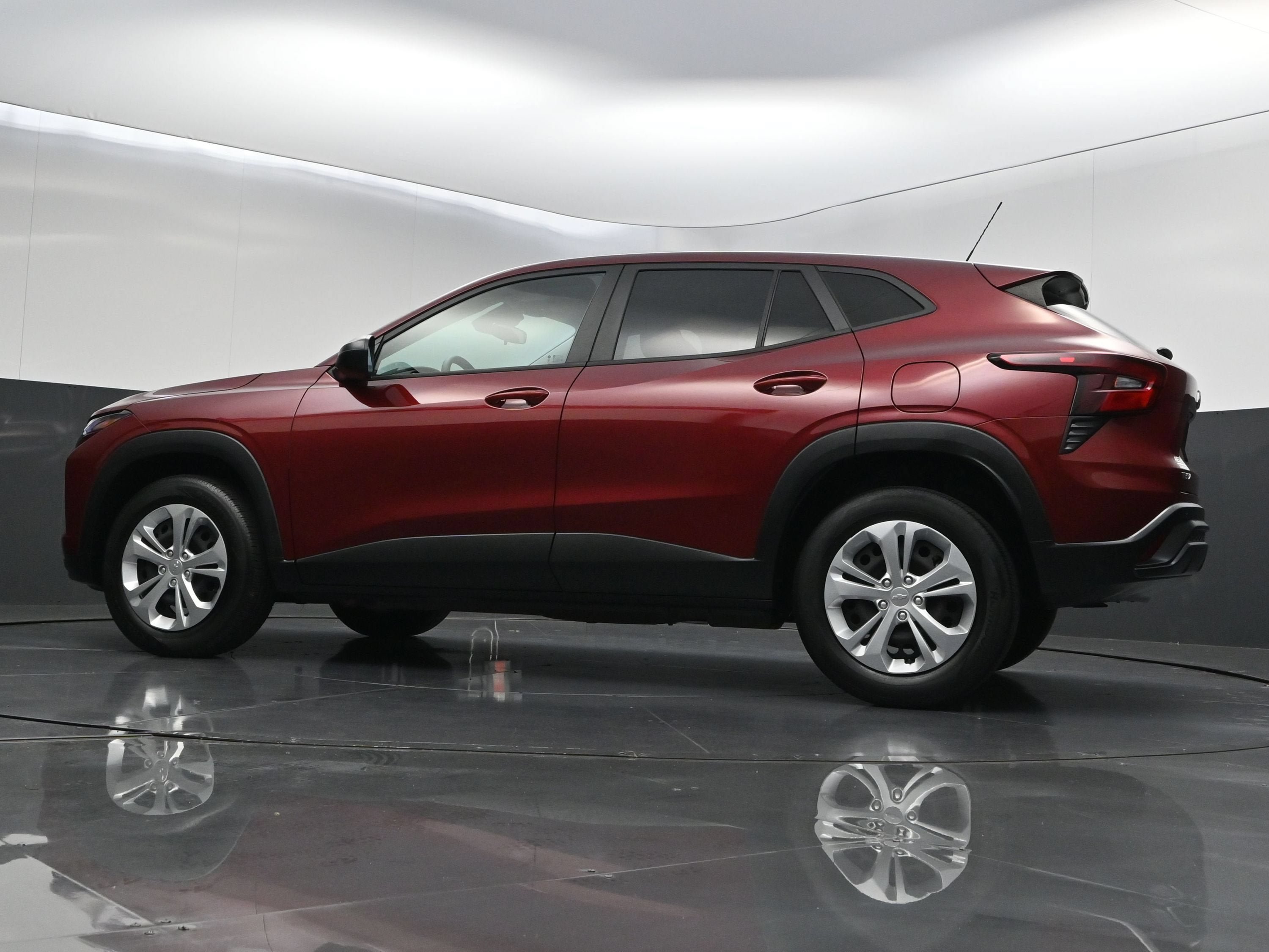 Certified 2024 Chevrolet Trax LS w/ Driver Confidence Package FWD image 32