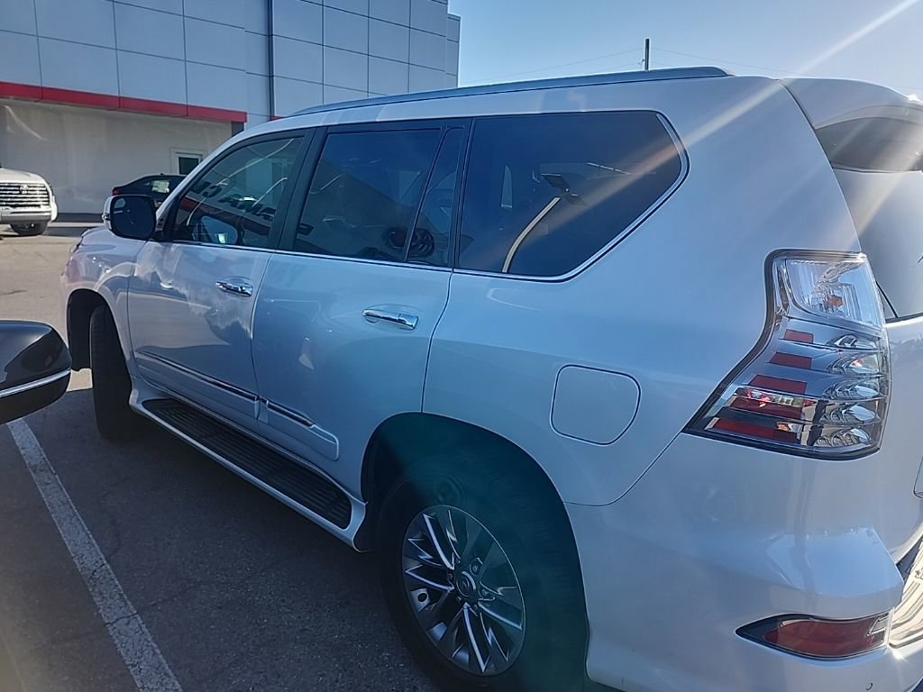 Used 2017 Lexus GX 460 Luxury w/ Preferred Accessory Package AWD/4WD image 10