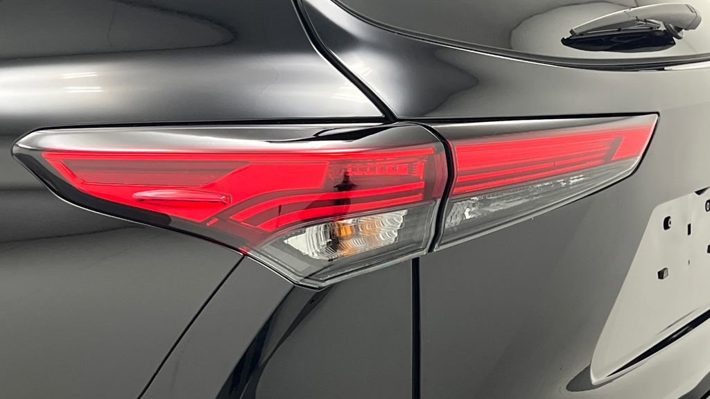 Used 2023 Toyota Highlander XLE image 24