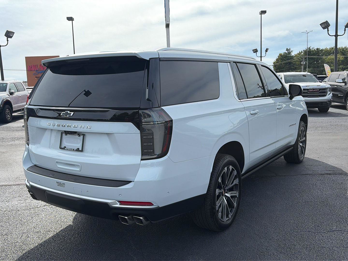 Used 2026 Chevrolet Suburban High Country AWD/4WD image 5