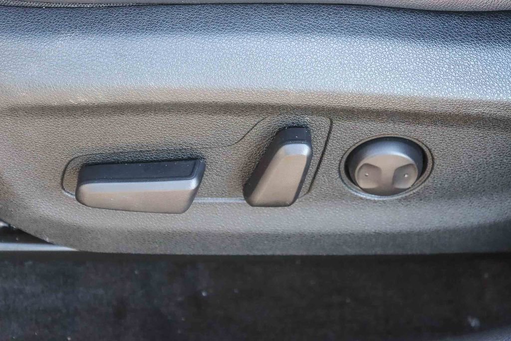 Used 2022 Kia Niro EX Premium image 50