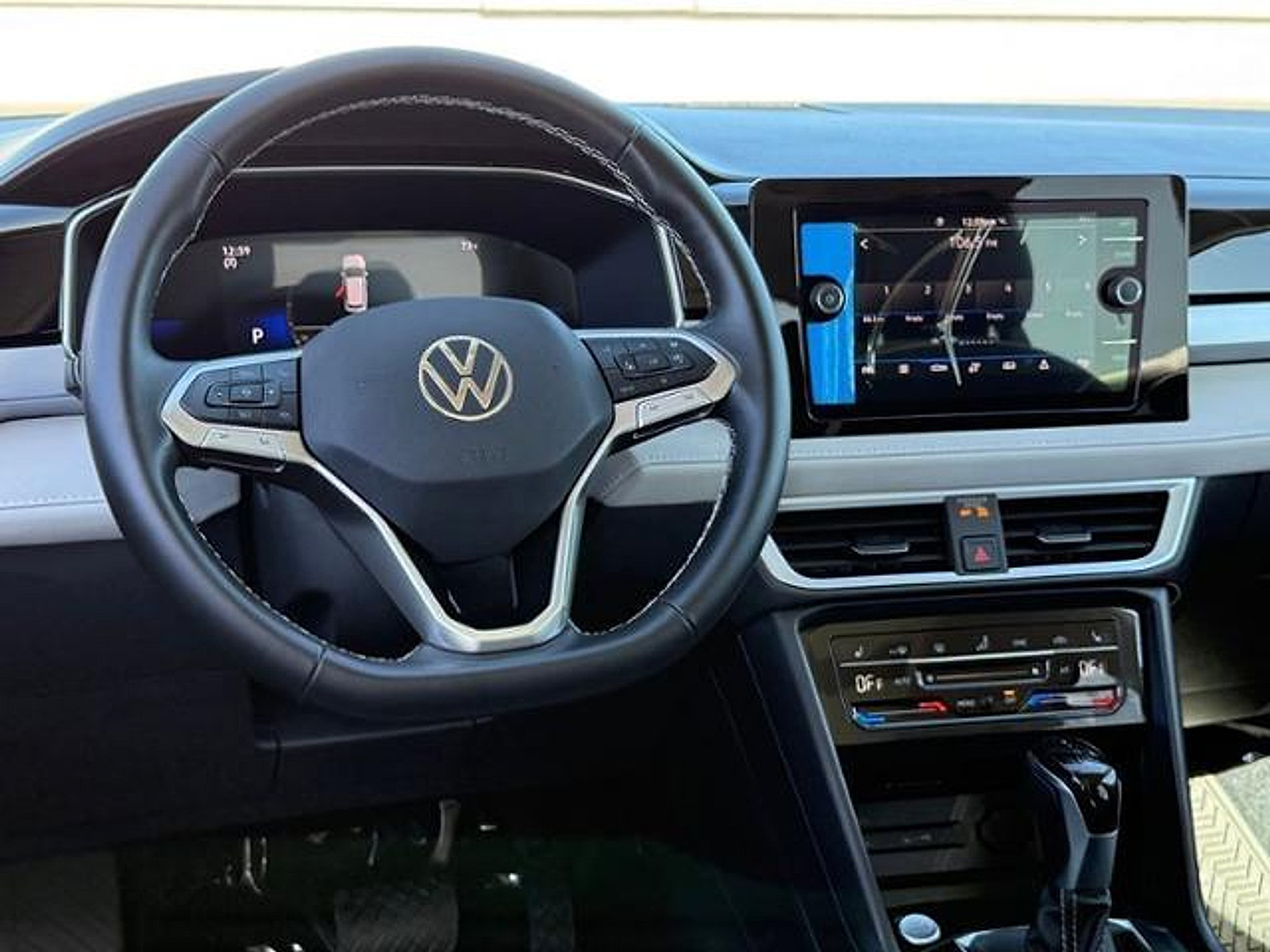 New 2026 Volkswagen Taos SE FWD image 24