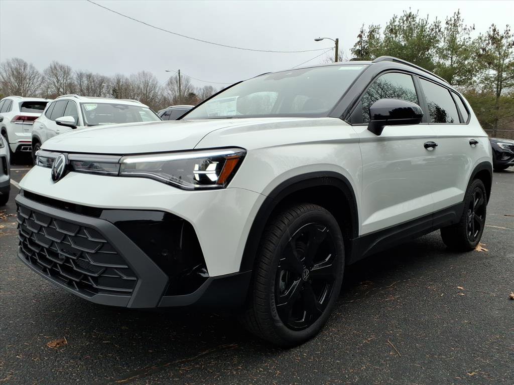 New 2026 Volkswagen Taos SE image 2