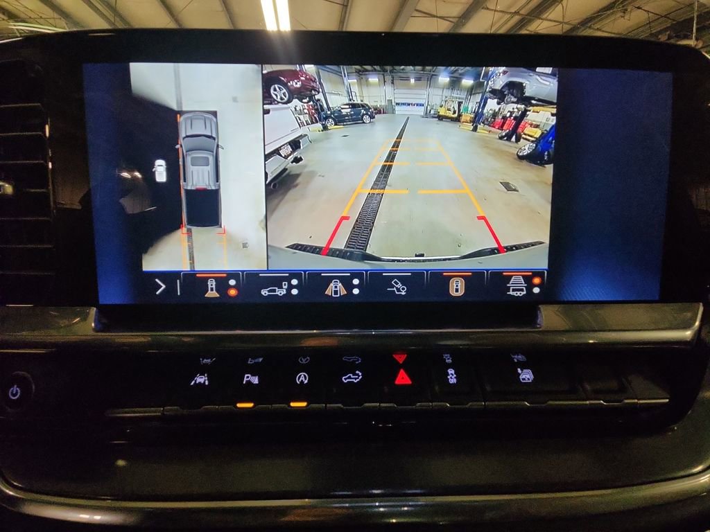 Certified 2025 Chevrolet Silverado 1500 High Country AWD/4WD image 19