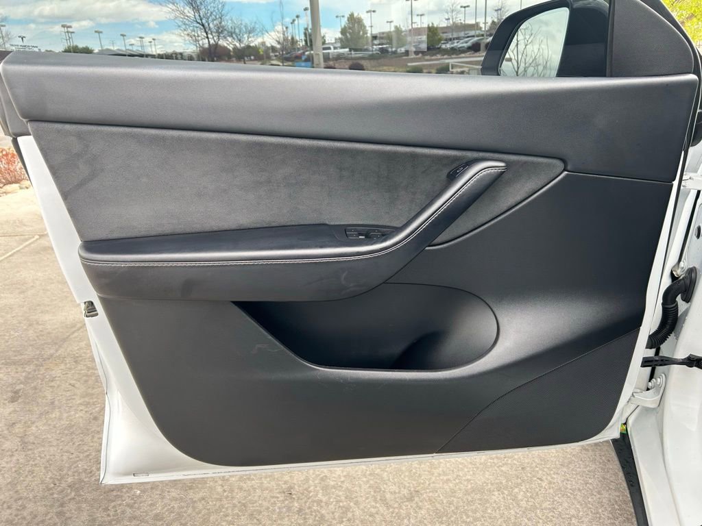 Used 2021 Tesla Model Y Long Range image 19