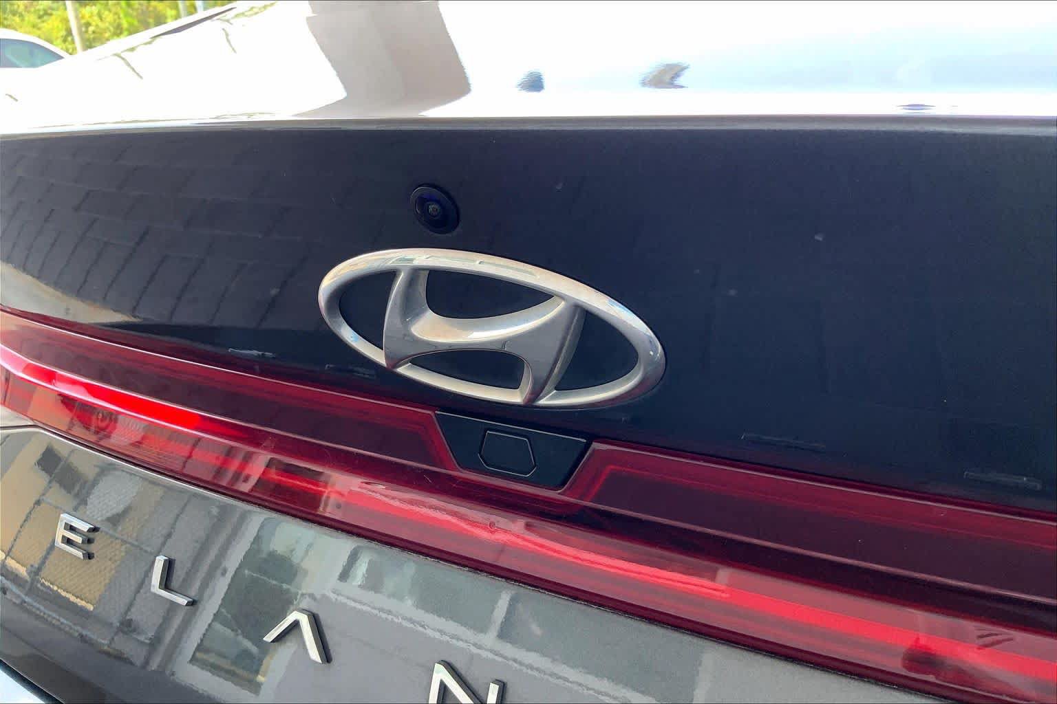 Used 2022 Hyundai Elantra SEL w/ Convenience + Premium Package FWD image 33
