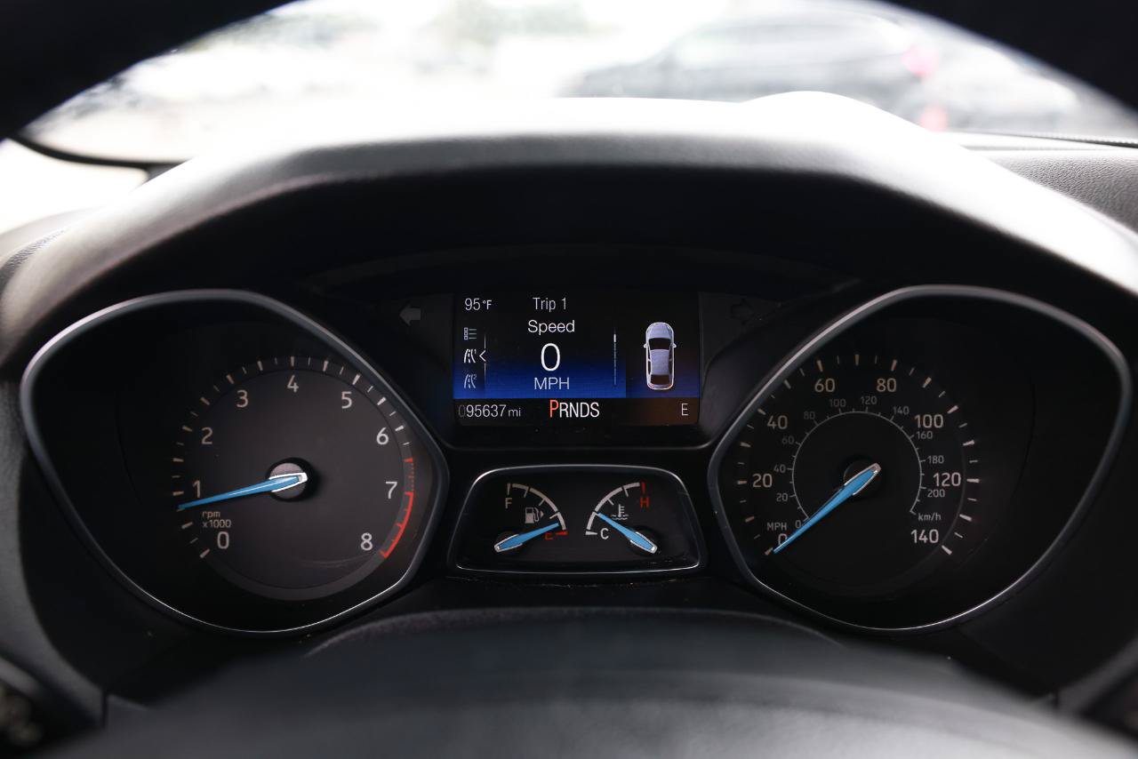 Used 2016 Ford Focus Titanium FWD image 30