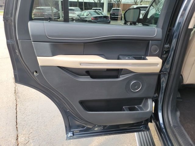 Used 2023 Ford Expedition Limited image 21