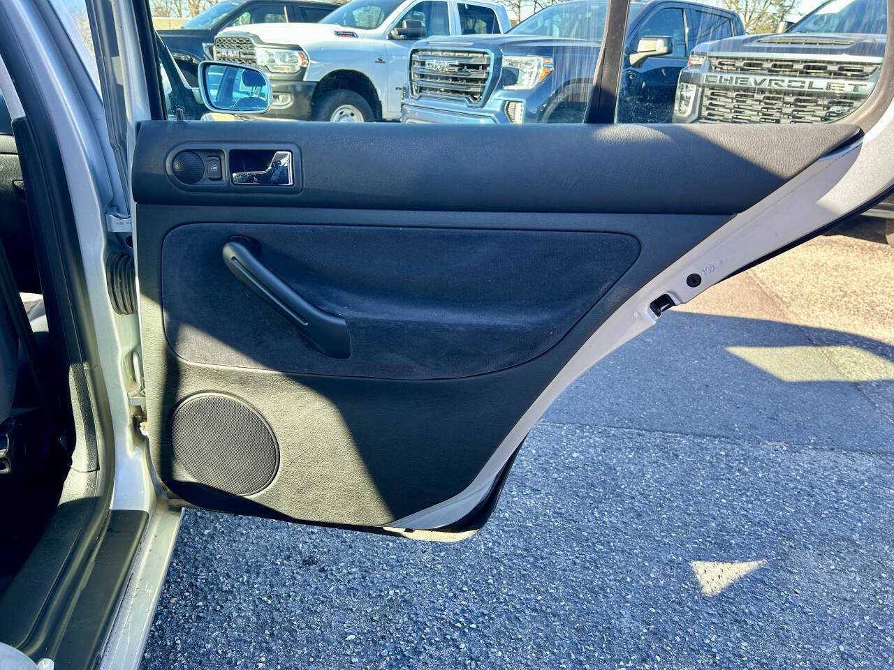 Used 2001 Volkswagen Golf GLS FWD image 13
