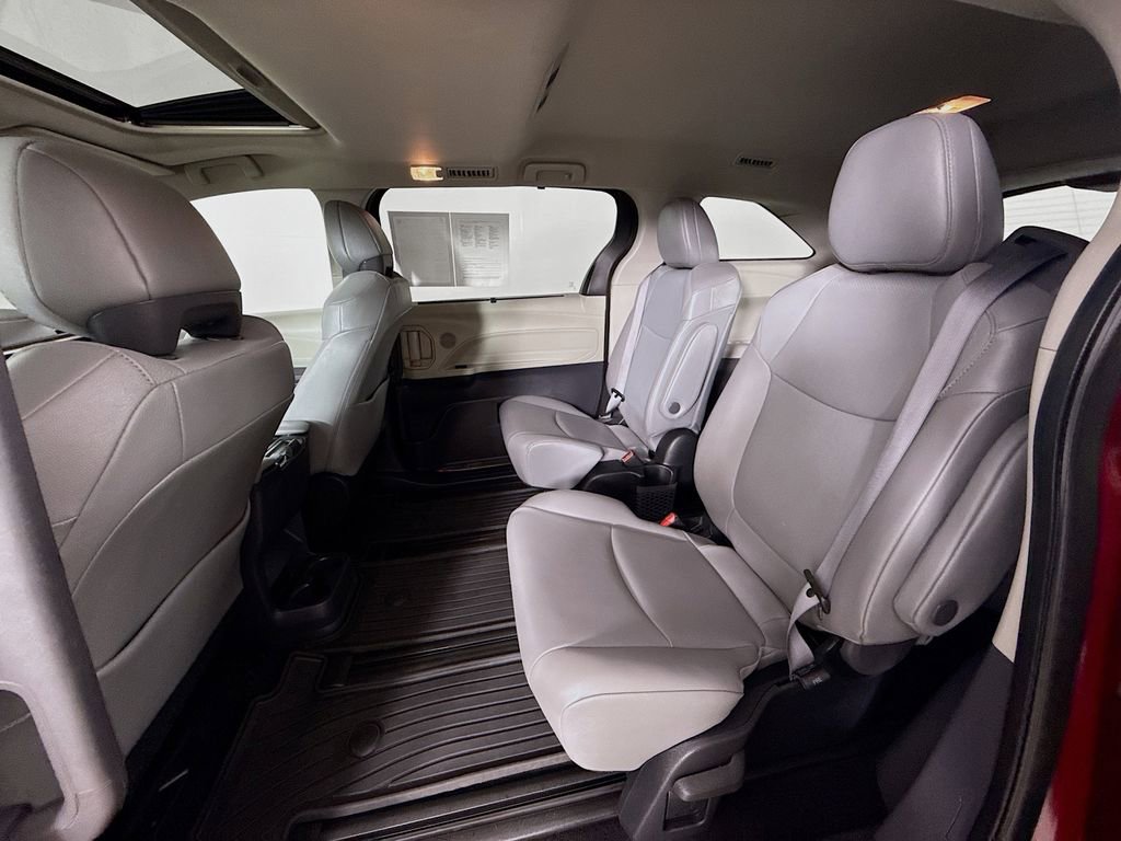 Certified 2022 Toyota Sienna XLE image 27