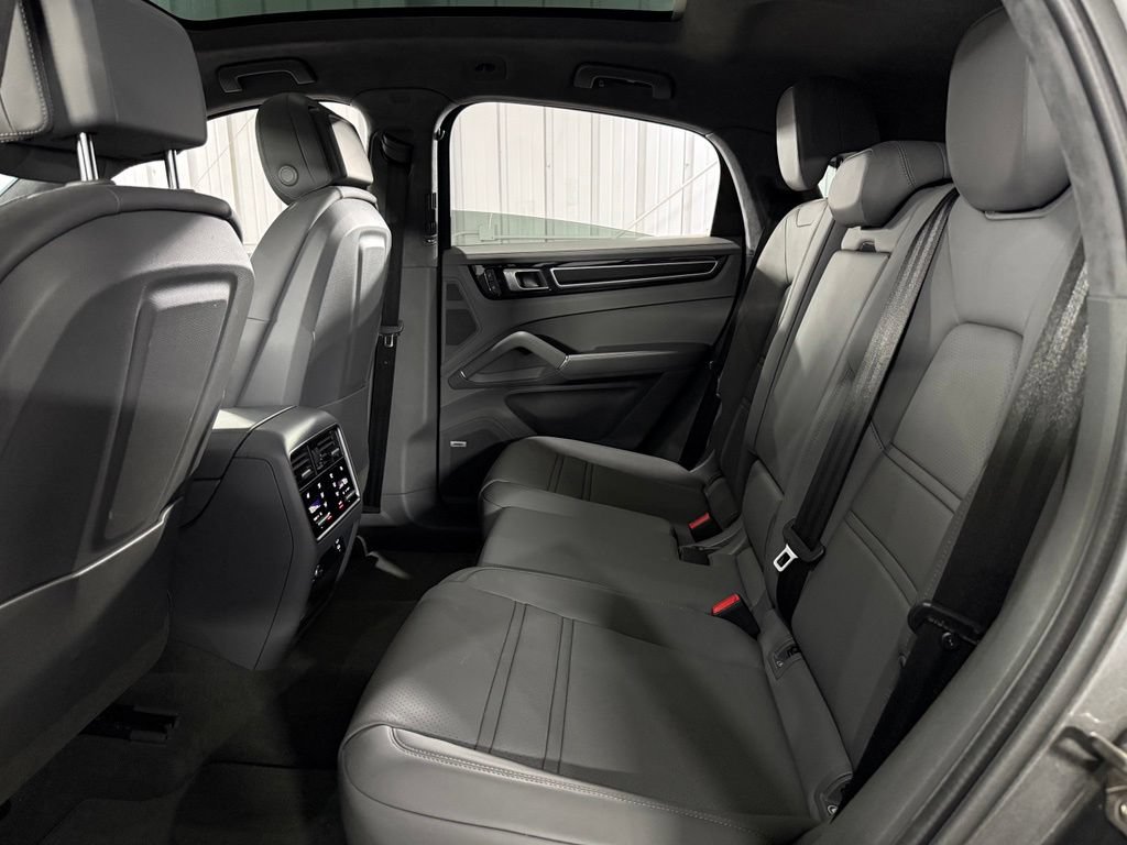 Used 2022 Porsche Cayenne GTS AWD/4WD image 27