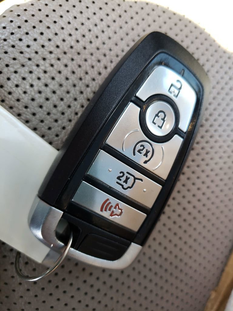 Used 2020 Ford Escape Titanium image 28