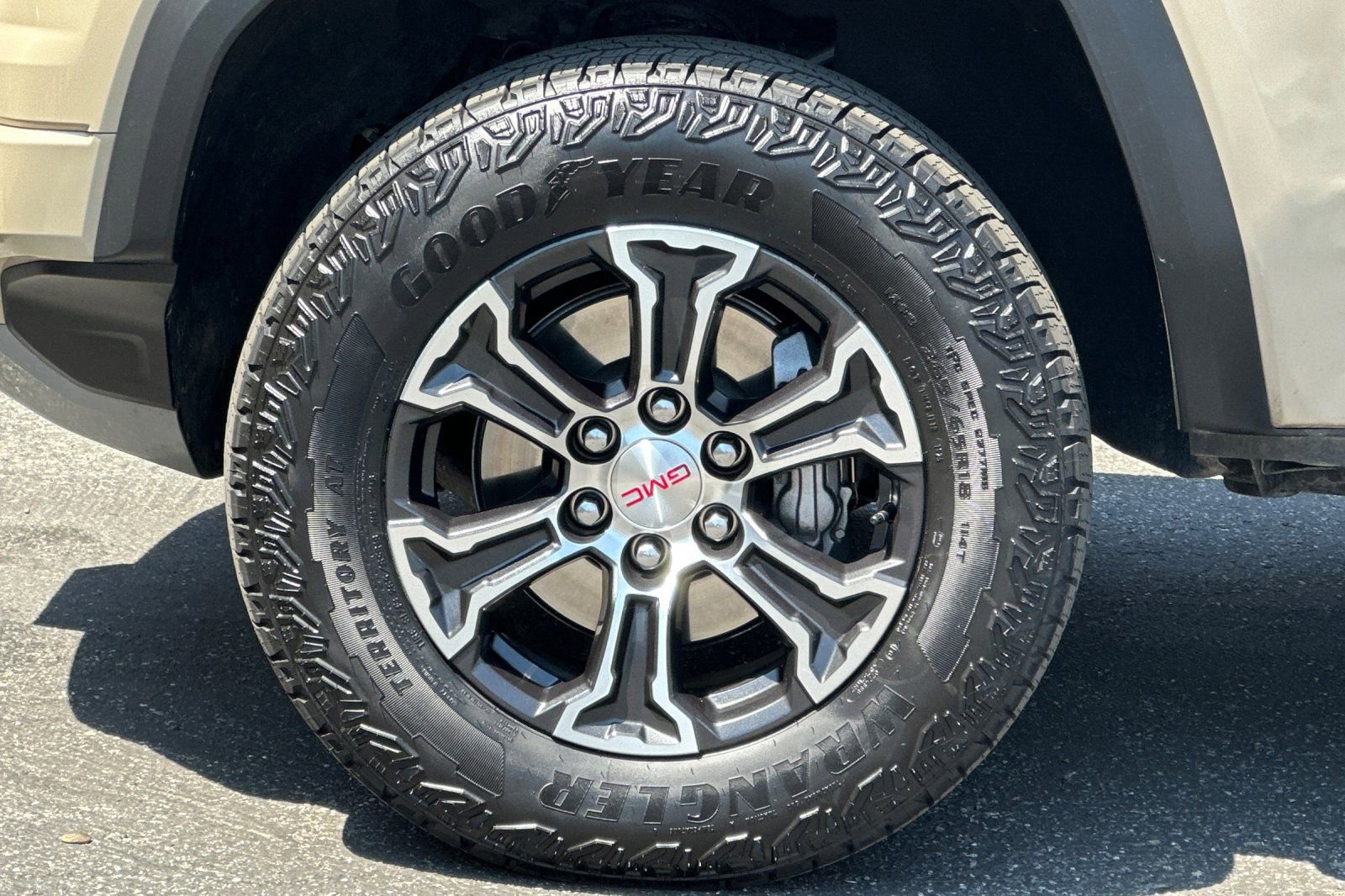 Used 2024 GMC Canyon AT4 AWD/4WD image 27