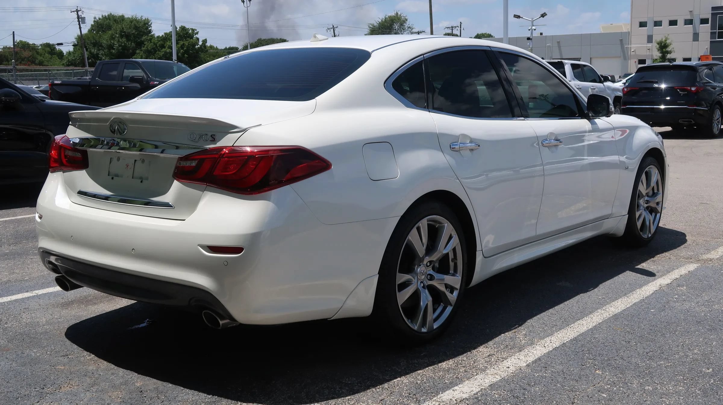 Used 2019 INFINITI Q70 Luxe w/ Sport Package RWD image 14