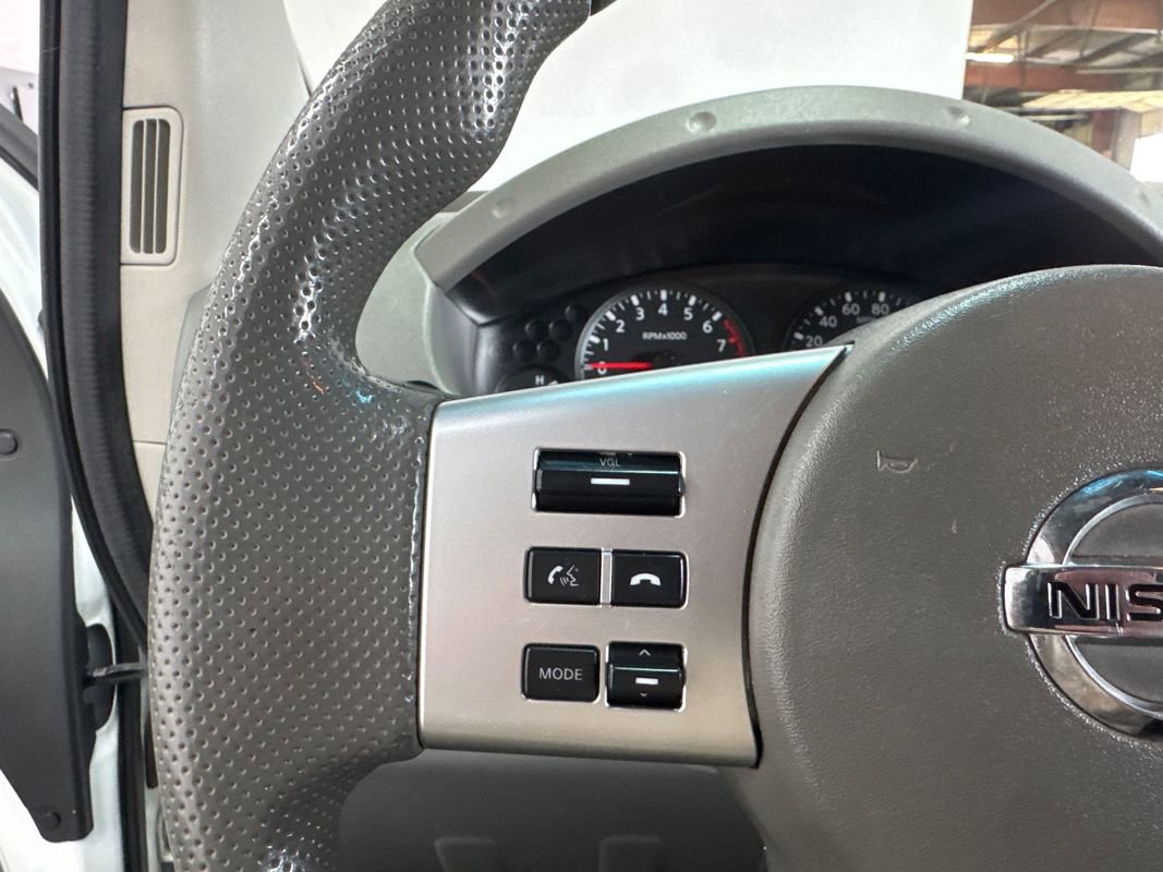 Used 2014 Nissan Frontier SV w/ SV Value Truck Package AWD/4WD image 12