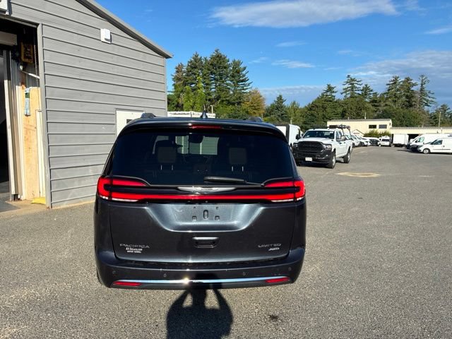 Used 2021 Chrysler Pacifica Limited w/ Uconnect Theater Family Group AWD/4WD image 5