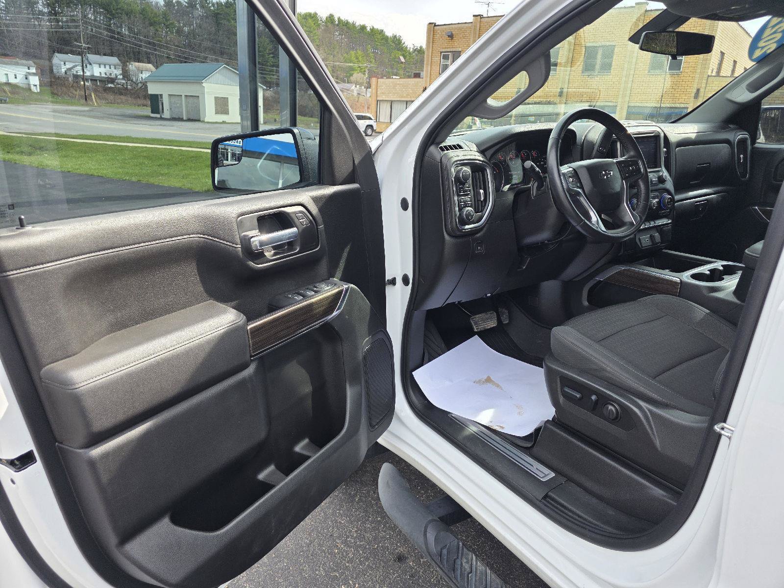 Used 2022 Chevrolet Silverado 1500 LT Trail Boss w/ Bed Protection Package AWD/4WD image 10
