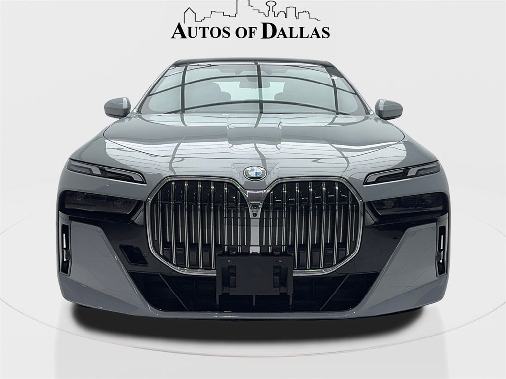 Used 2023 BMW 740i image 4